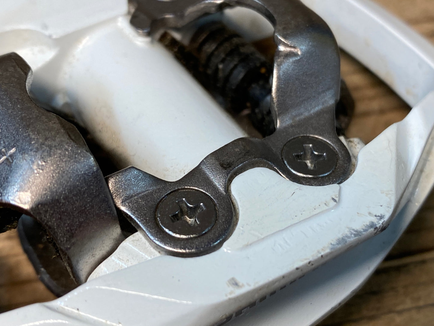 IY292 シマノ SHIMANO PD-M530 ビンディングペダル SPD 両面 白