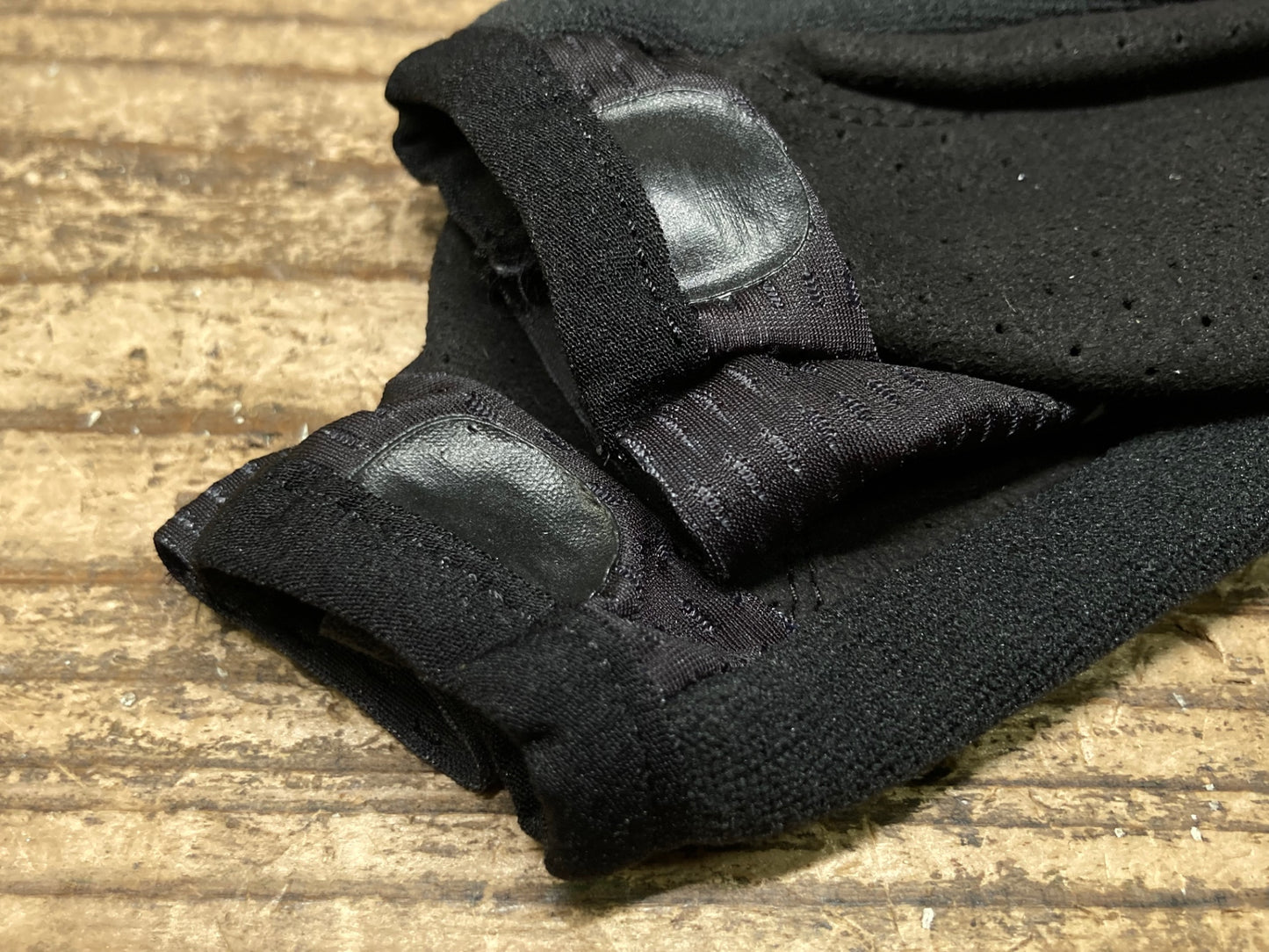 IY538 ポック poc 指切り サイクルグローブ 黒 S