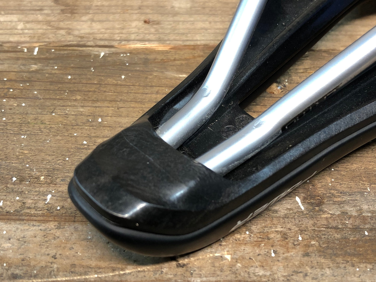 IN637 スペシャライズド SPECIALIZED POWER EXPERT サドル 黒 HOLLOW Ti レール 155mm ※座面裏にヒビあり