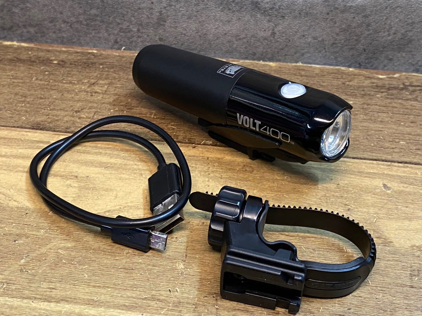 IU569 キャットアイ CATEYE VOLT400 フロントライト 点灯確認済