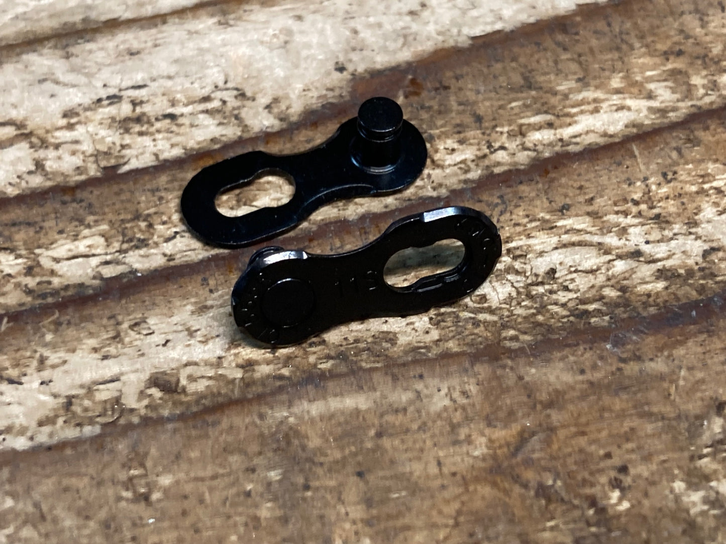 IR667 KMC DLC11 チェーン 11S 118L  黒 チェレステ ミッシングリンク