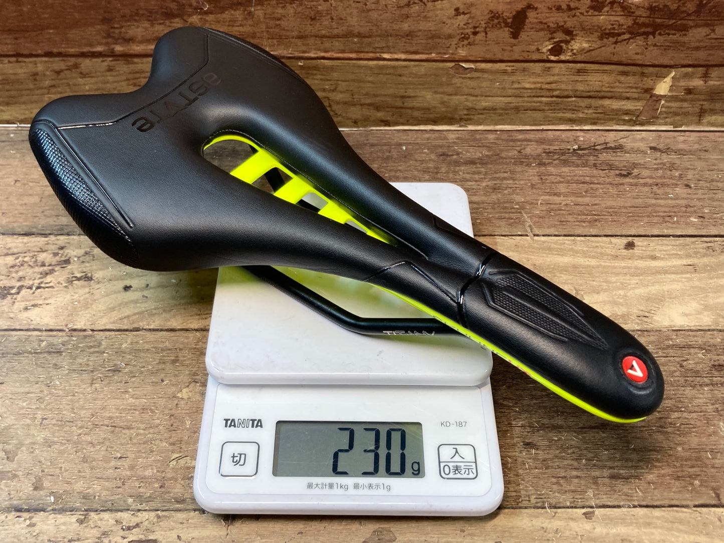 IN062 アスチュート ASTVTE スカイライン SKYLINE VT サドル 黒緑 136mm TITANVレール