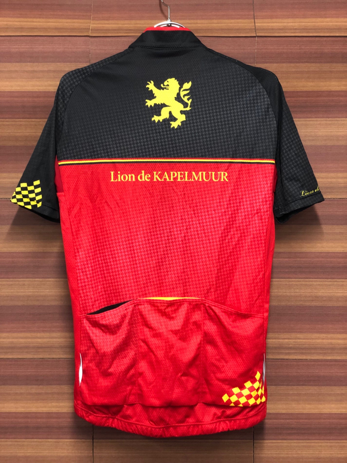 IQ843 リオンドカペルミュール Lion de KAPELMUU 半袖 サイクルジャージ 黒 赤 L