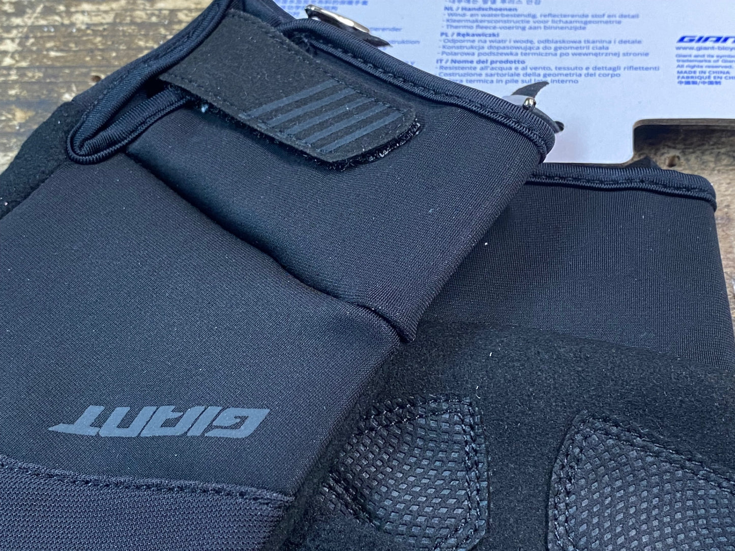 IV967 ジャイアント GIANT CHILL LITE グローブ 黒 M