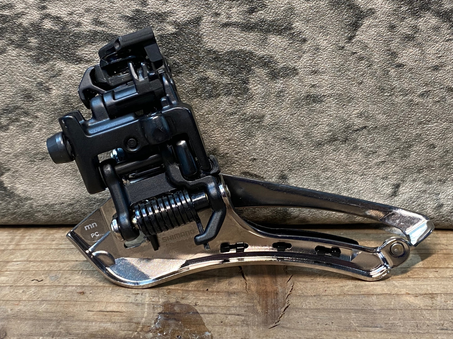 IR732 シマノ SHIMANO デュラエース DURA-ACE FD-R9100 フロントディレイラー 直付け ※ワッシャー欠品