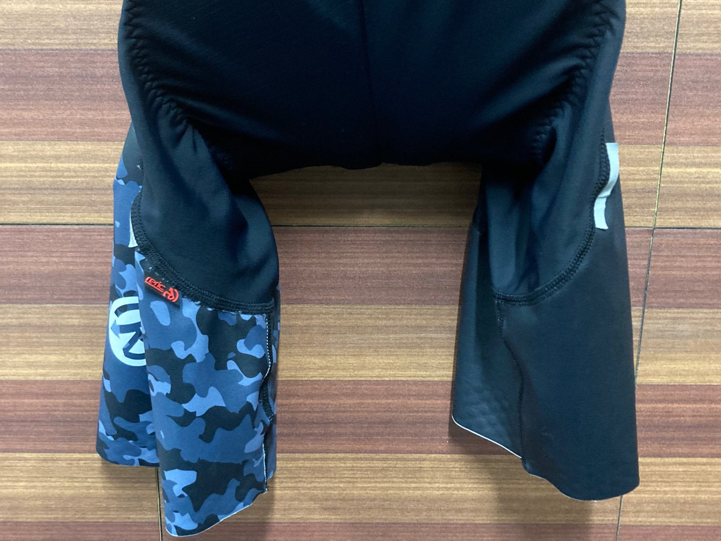 IQ232 レリック reric ビブショーツ 黒 グレー カモ柄 XL