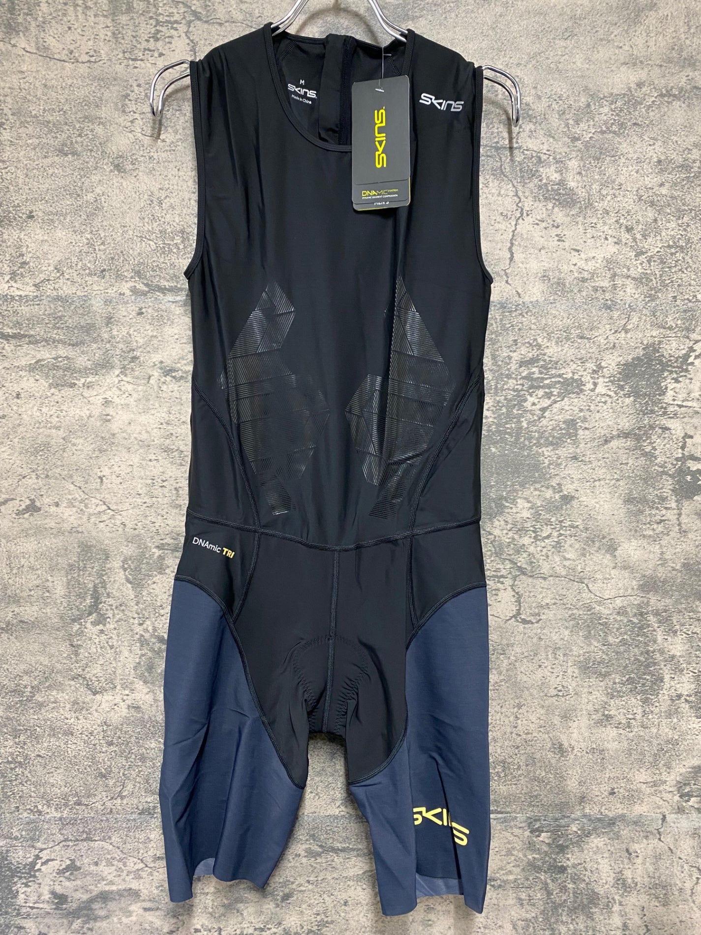 IW939 スキンズ SKINS DNAmic トライアスロン スキンスーツ M ブラック バックジップ