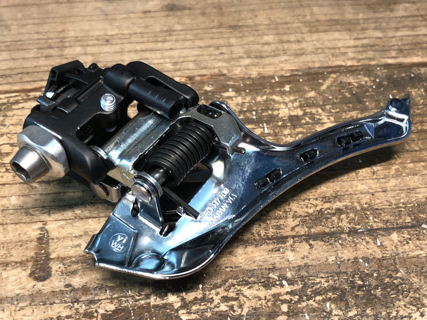 IY083 シマノ SHIMANO 105 FD-R7100 フロントディレイラー 直付 2S