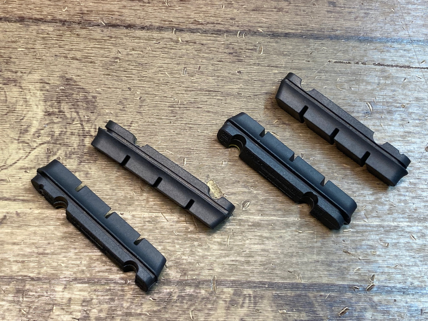 IV233 スイスストップ SWISSSTOP BLACK PRINCE RACE PRO ブレーキシュー カーボンリム用