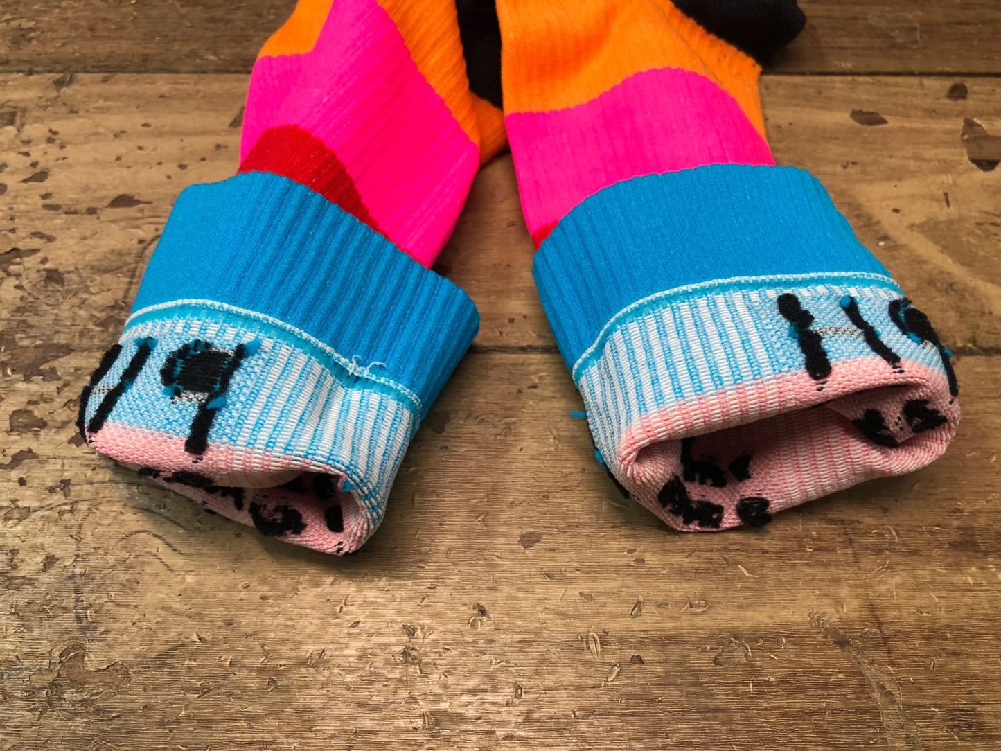 IO592 プッシュハード PUSH HARD ソックス レインボー 40-42