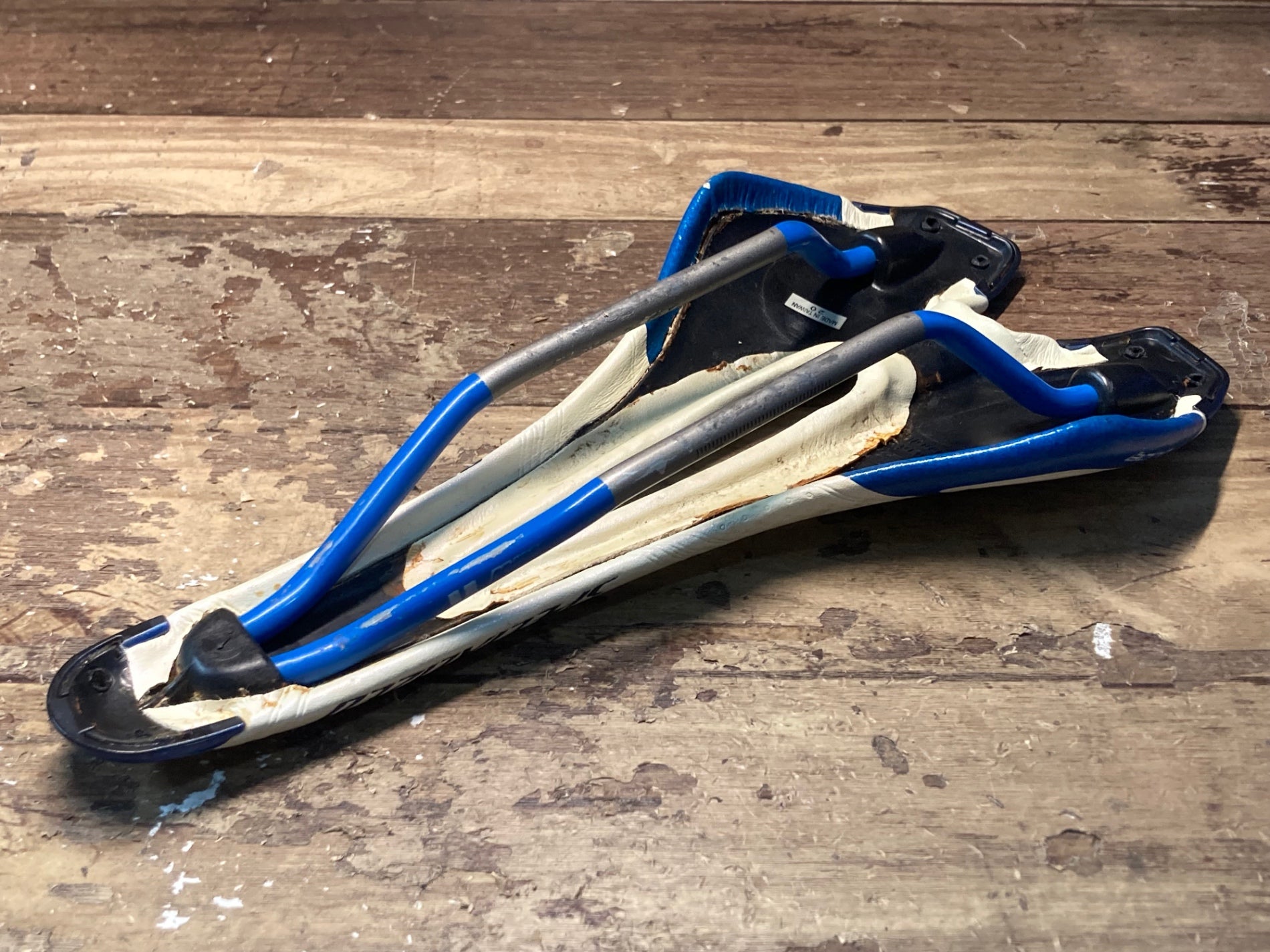 IJ793 スペシャライズド specialized SW TOUPE サドル裏側に錆