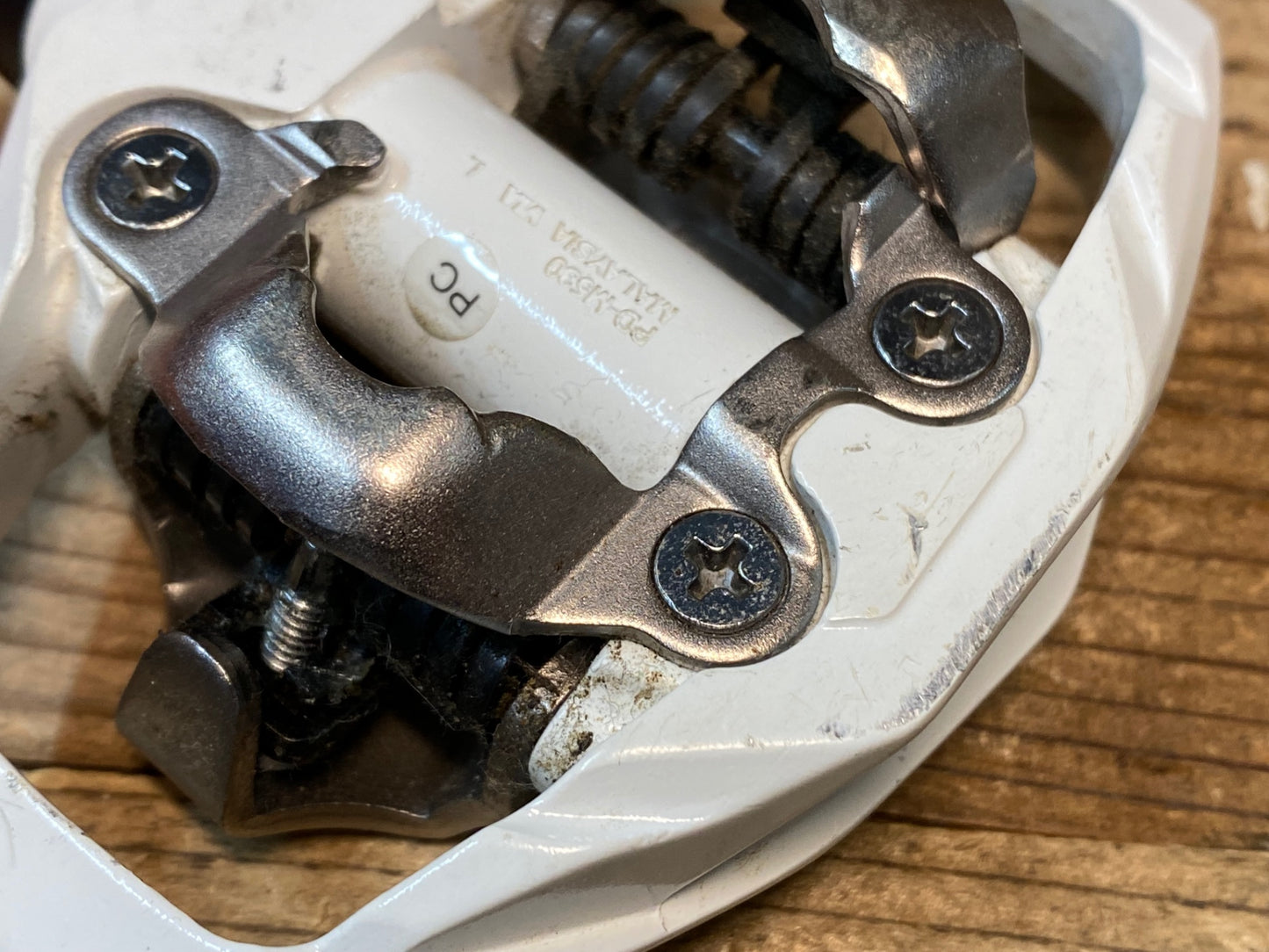 IY292 シマノ SHIMANO PD-M530 ビンディングペダル SPD 両面 白