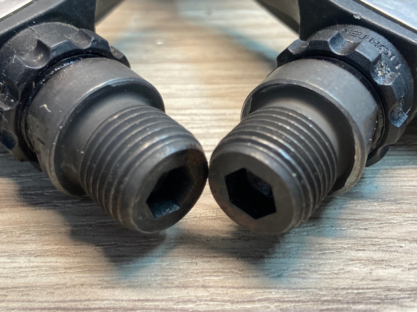 IU435 シマノ SHIMANO PD-R550 ビンディングペダル SPD-SL