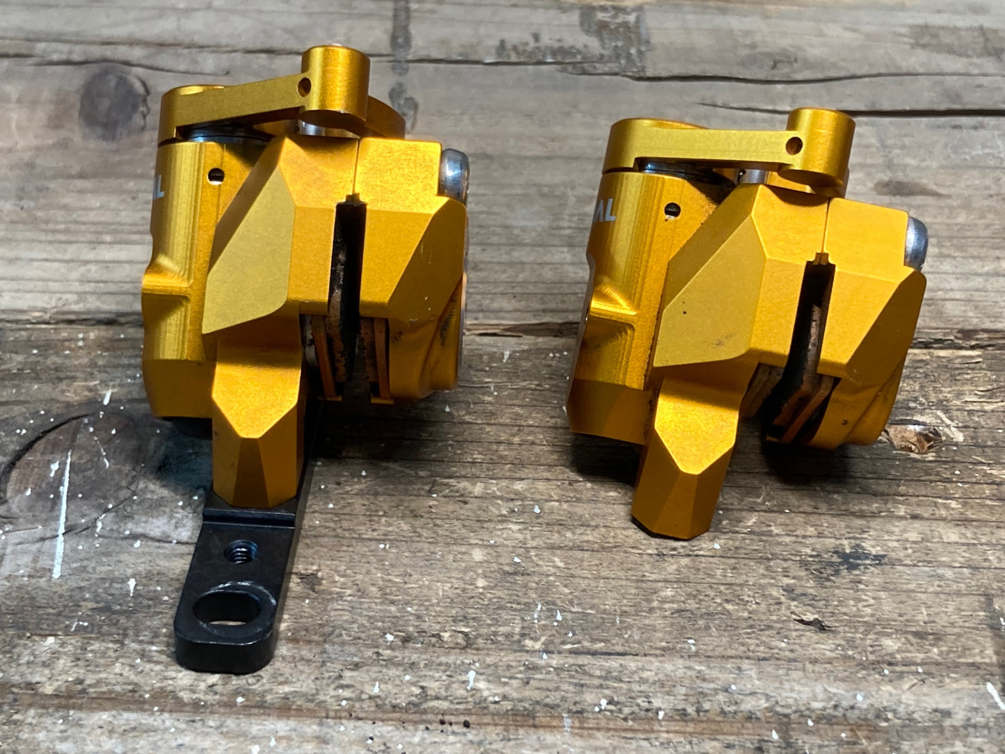 IO668 グロータック GROWTACH イコール EQUAL ディスクブレーキ キャリパー 機械式 ゴールド