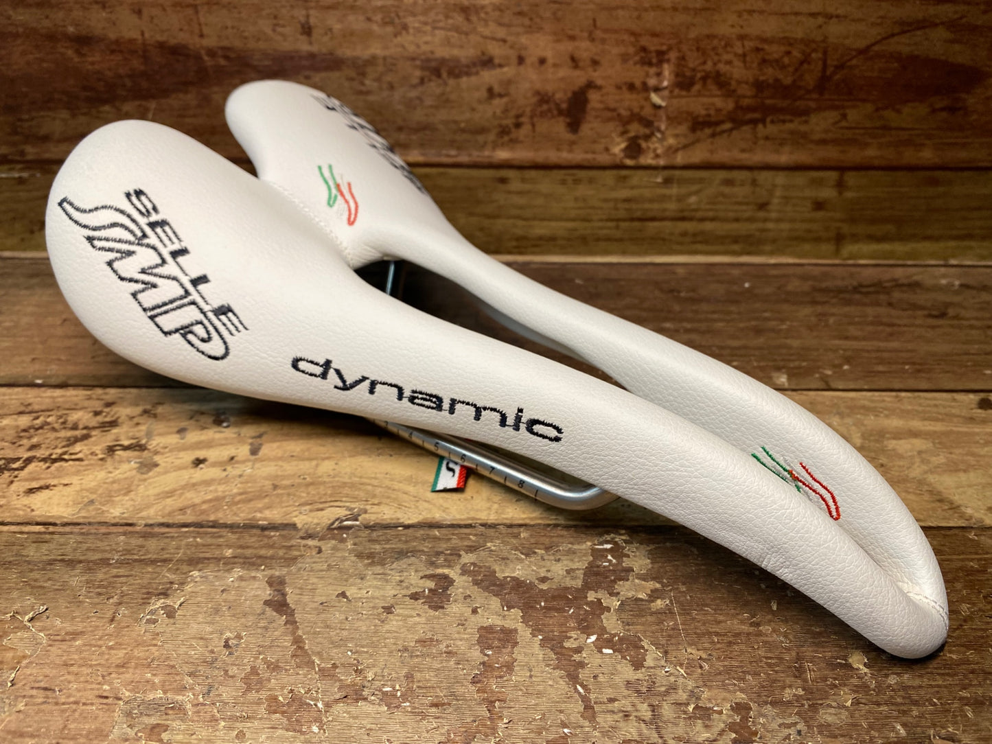 IK456 Selle SMP dynamic サドル 白