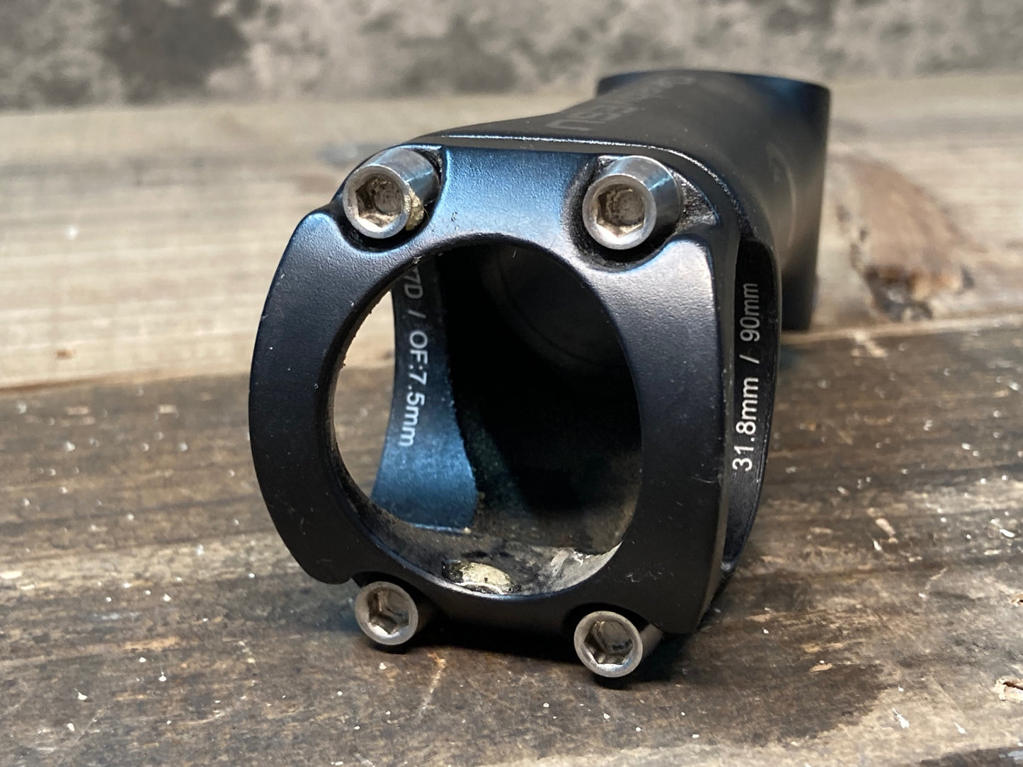 IN893 ワンバイエス One by ESU スージーステム 黒 90mm Φ31.8 OS