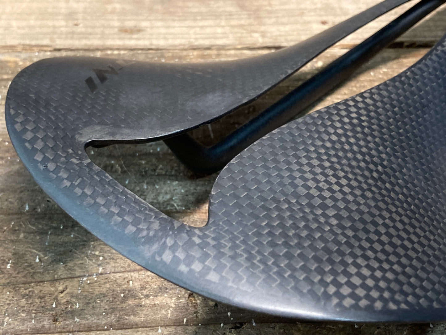 IQ576 TNI カーボンフライ CARBONFLY サドル