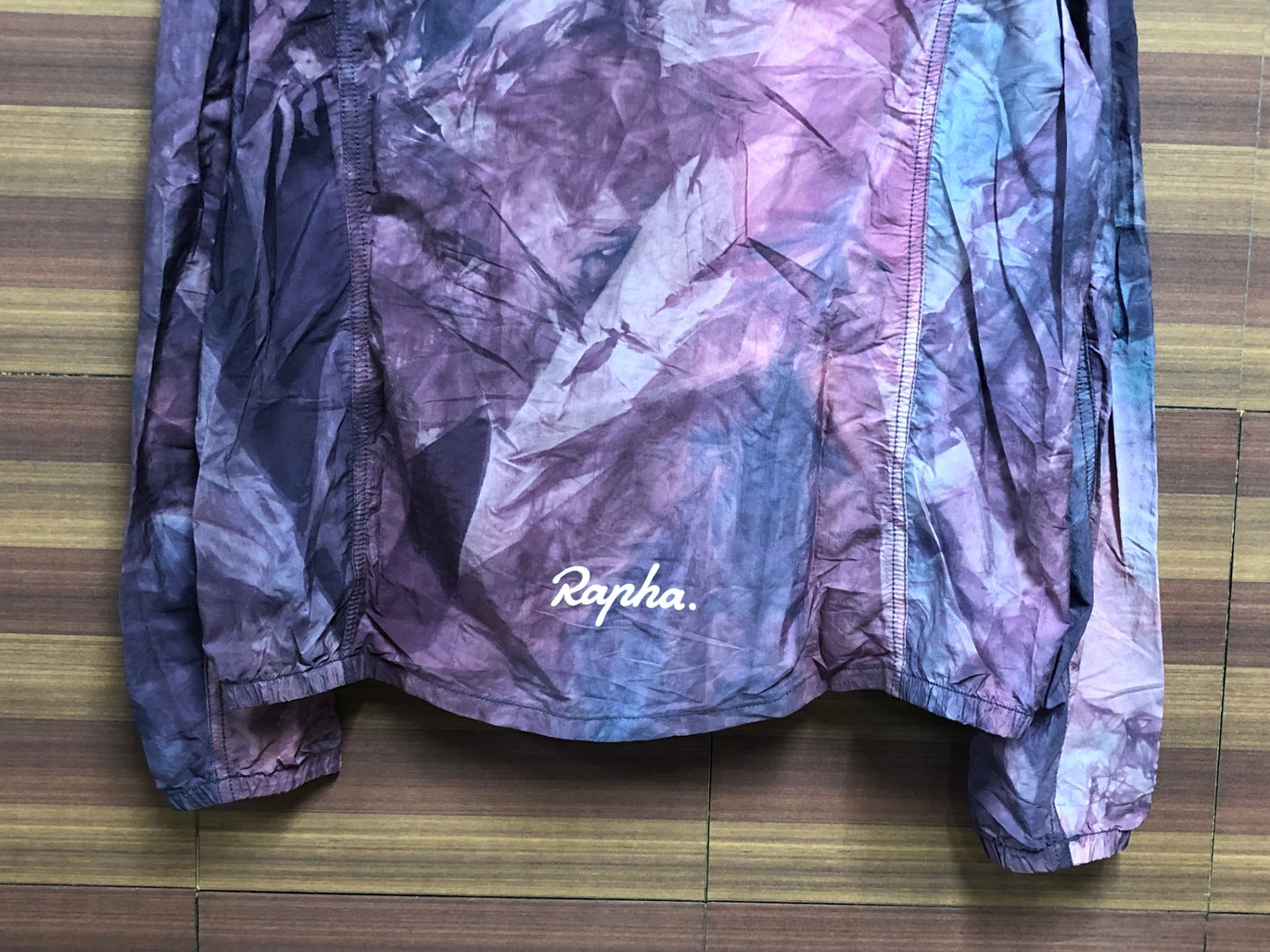 IJ597 ラファ Rapha OUTSKIRTS TIE DYE JACKET 長袖 サイクルジャケット バーガンディ 総柄 M