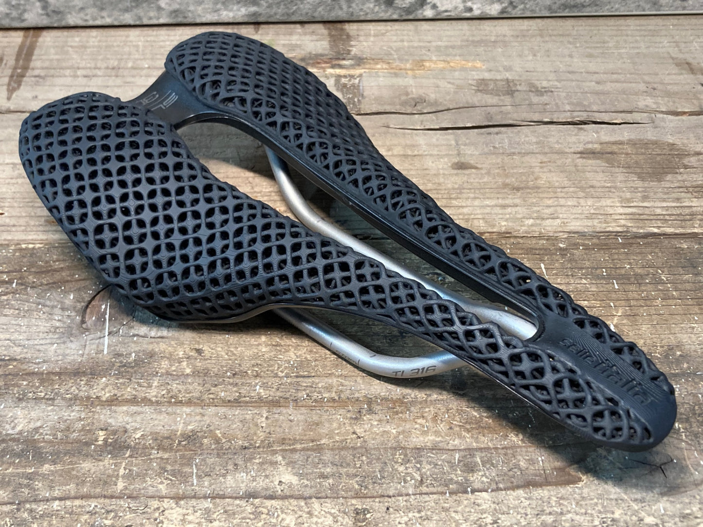 IR709 セライタリア selle italia SLR BOOST 3D サドル 黒 130 Ti316レール