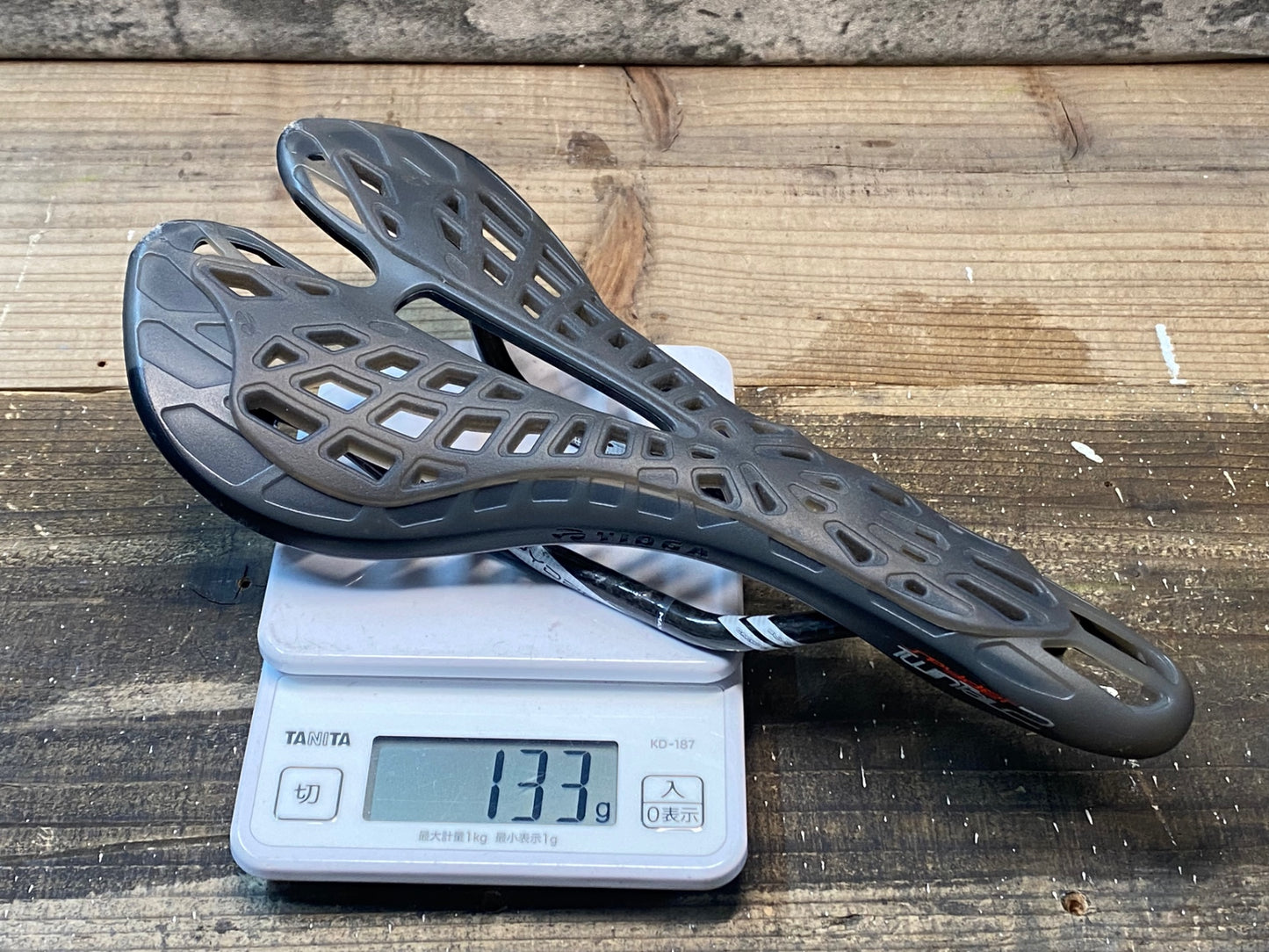 IQ586 タイオガ TIOGA Spyder TwinTail 2 サドル カーボンレール グレー