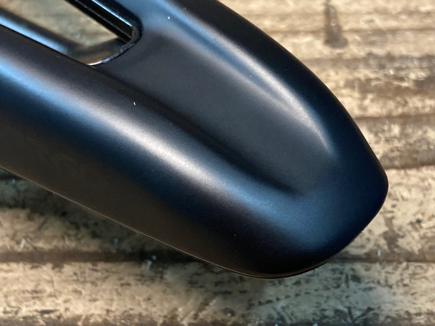 IY466 フィジーク fizik アルゴ ARGO VENTO R3 サドル 140mm kiumレール