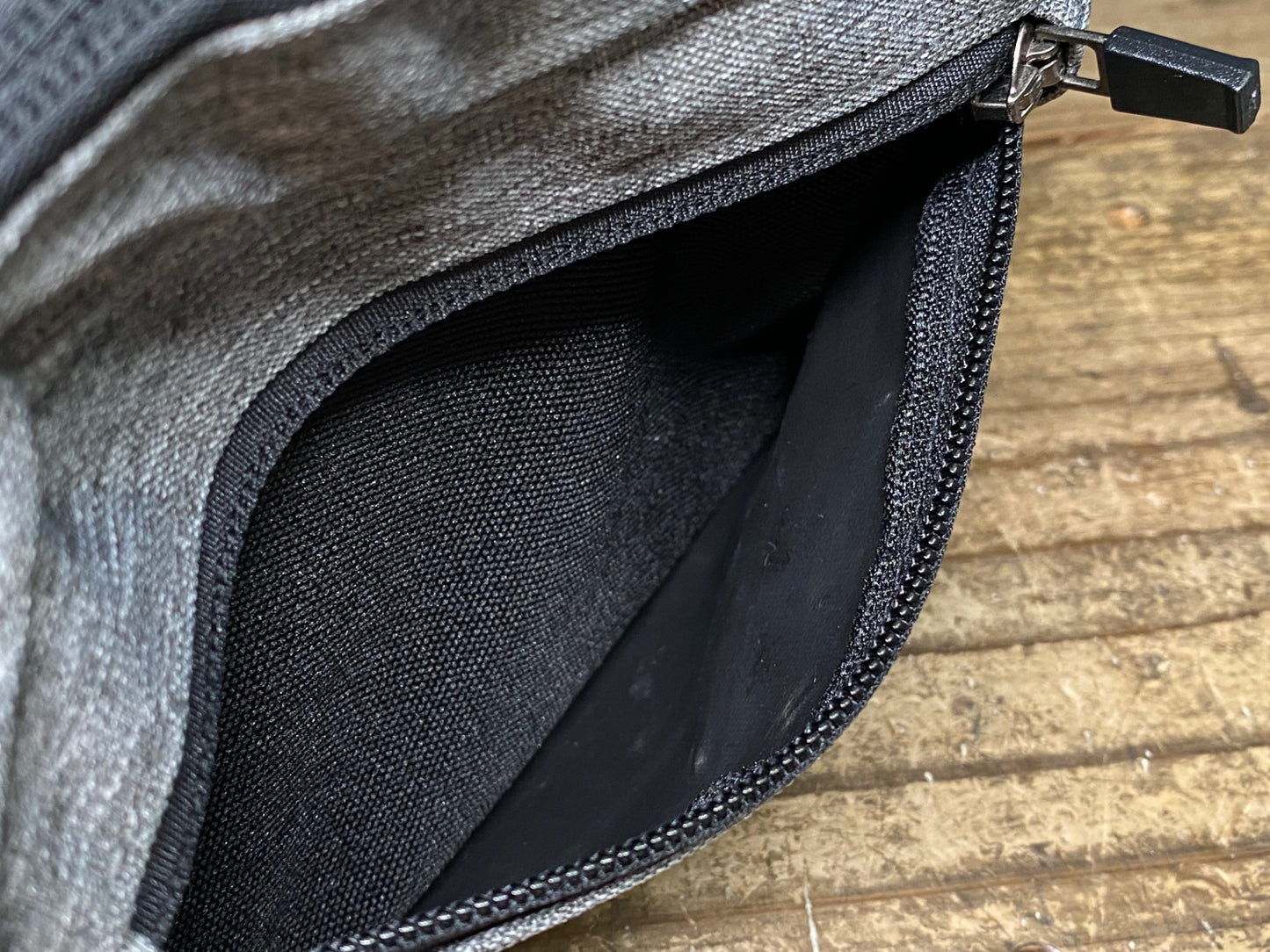 IX312 カペルミュール KAPELMUUR ウエストポーチ グレー