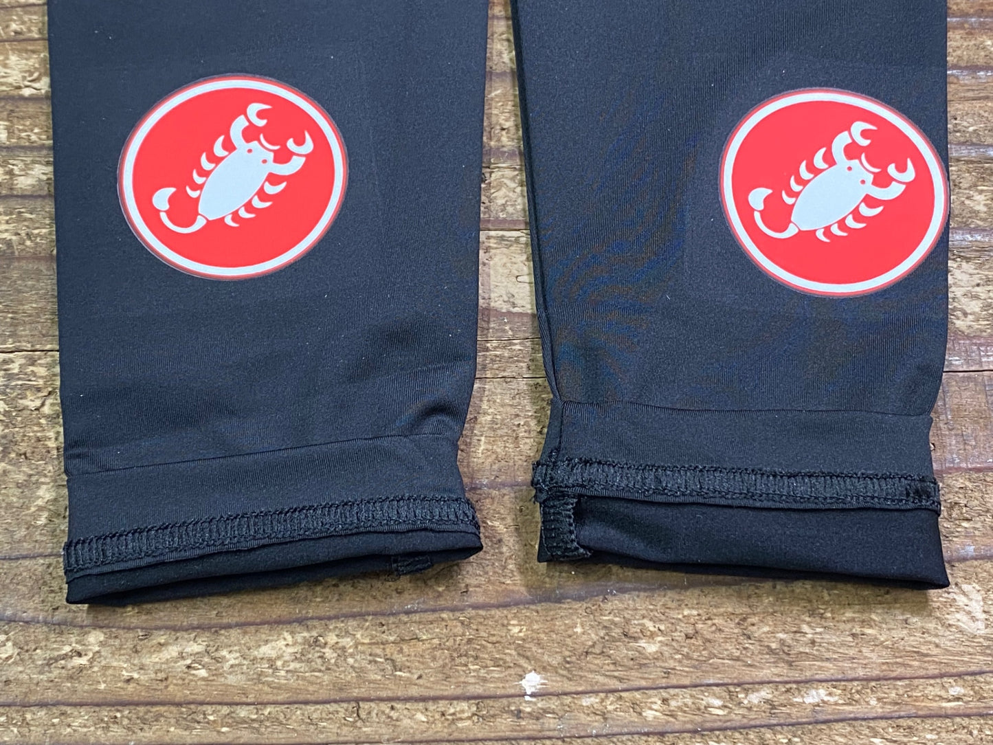 IV950 カステリ CASTELLI アームカバー 黒 S