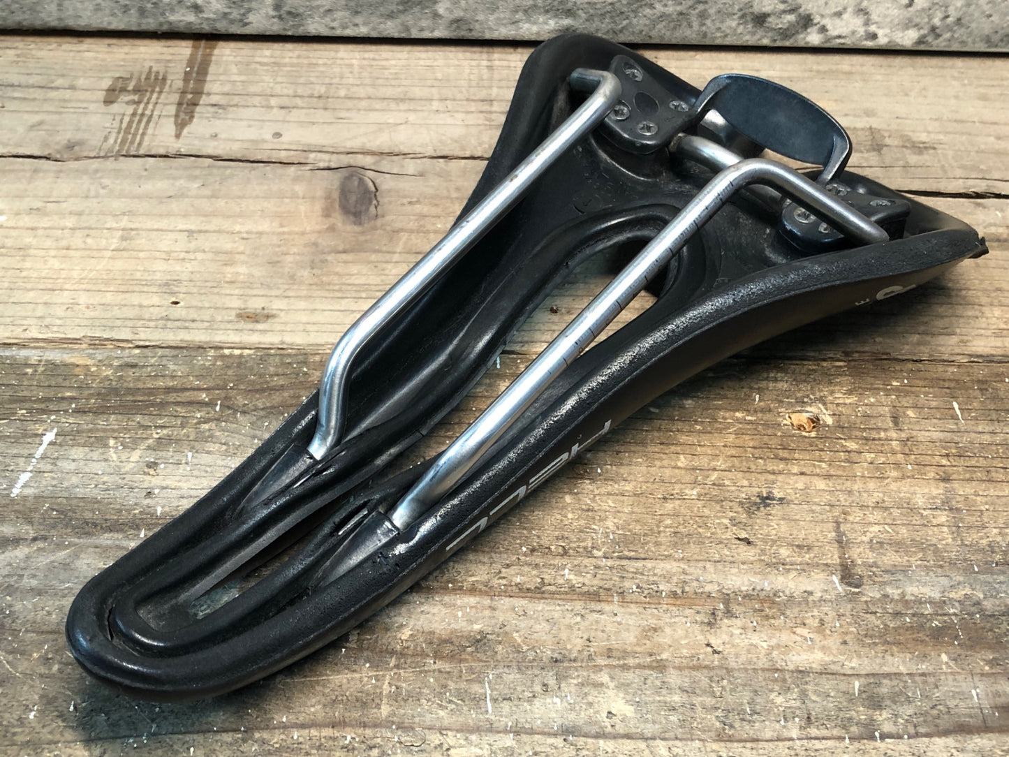 IP543 SELLE SMP ヘル HELL サドル INOX TUBE 黒