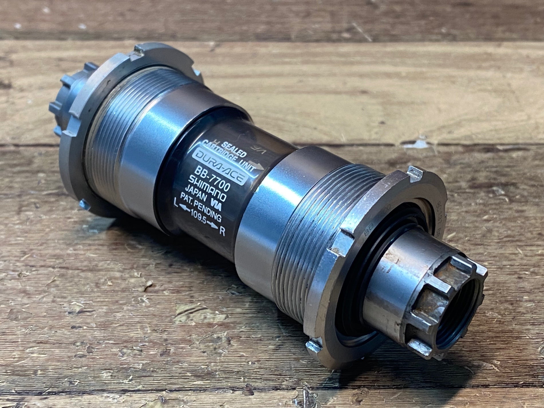 IE556 シマノ SHIMANO デュラエース DURA-ACE BB-7700