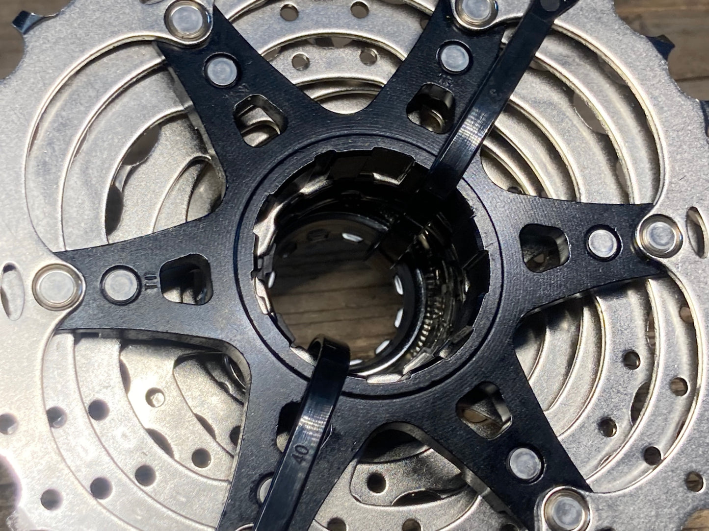 IX778 シマノ SHIMANO 105 CS-R7000 スプロケット 11-30T 11S