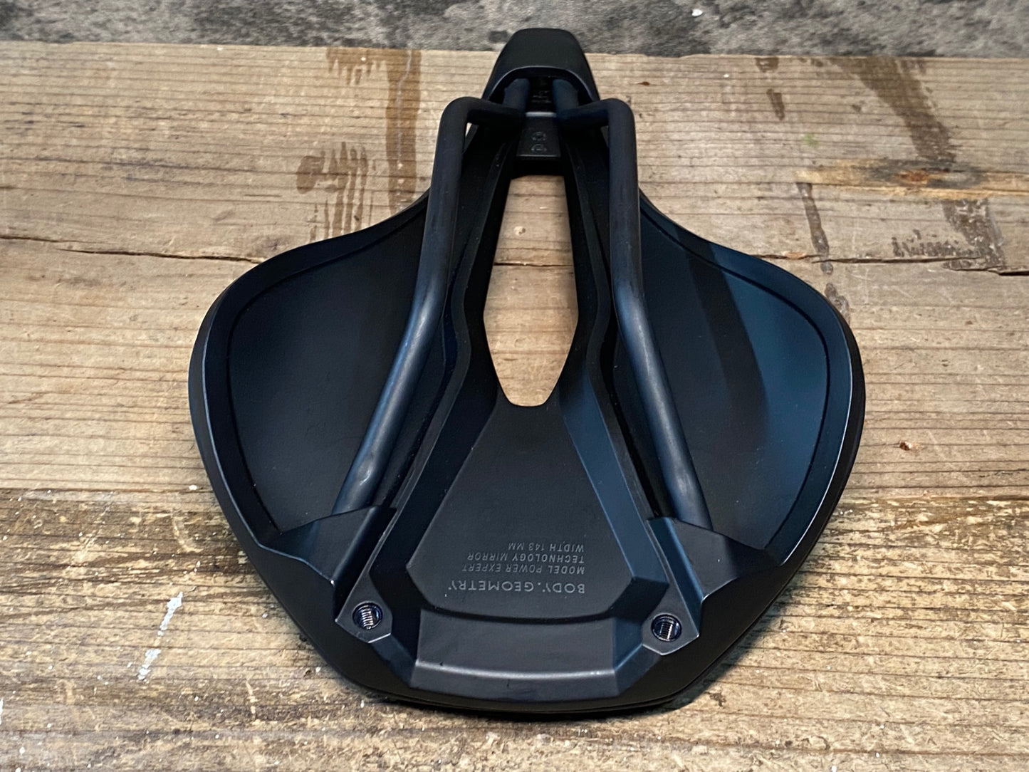 IY582 スペシャライズド SPECIALIZED POWER EXPERT MIRROR サドル 黒 143mm
