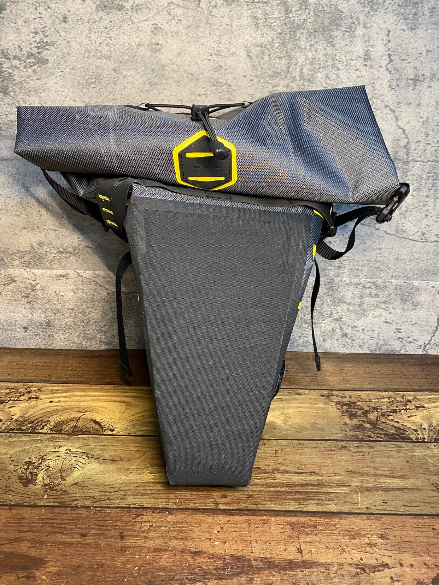 JC082 アピデュラ APIDURA アピデュラ エクスペディション サドルバッグ