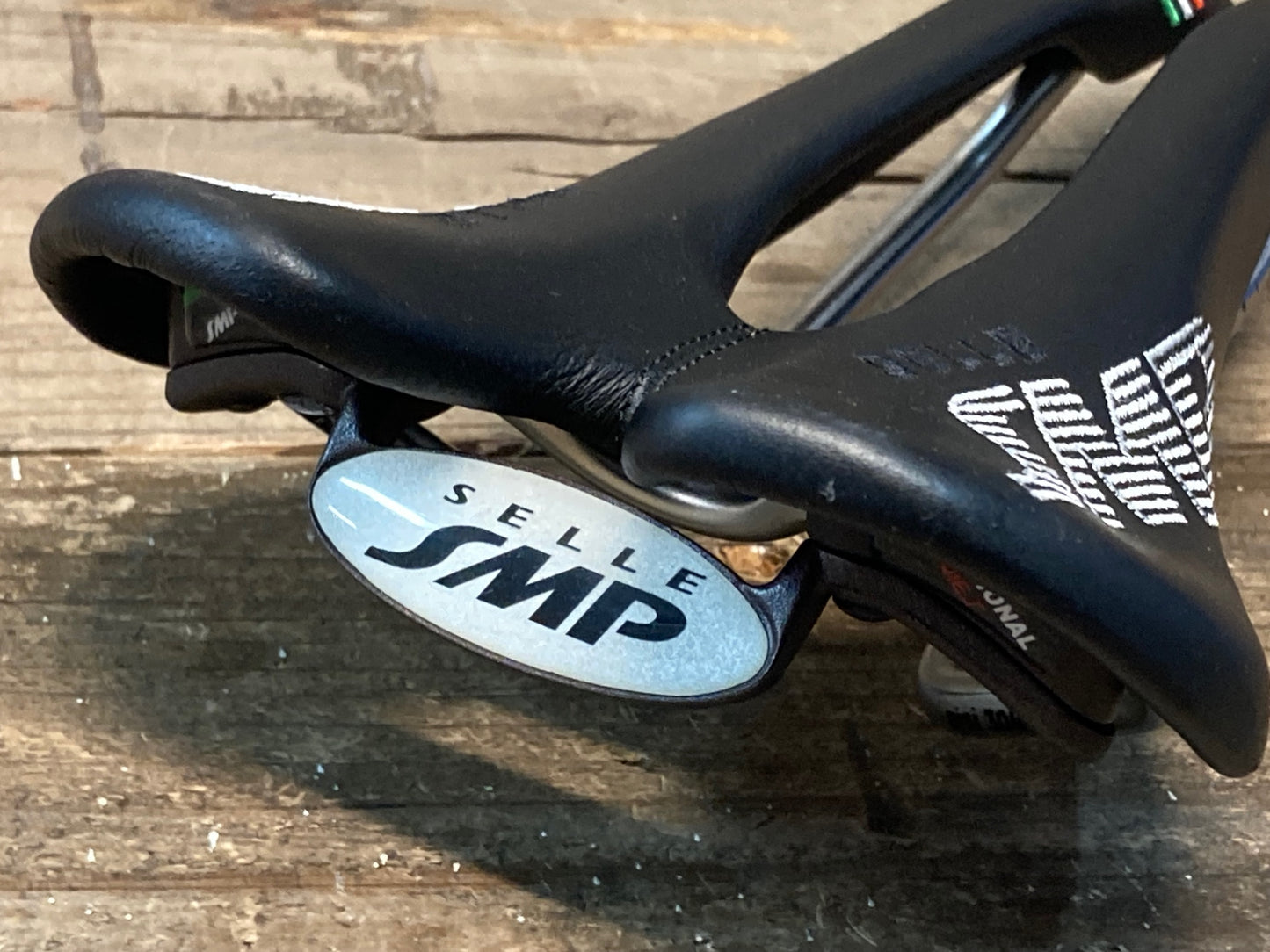 IQ539 SELLE SMP composit サドル 黒