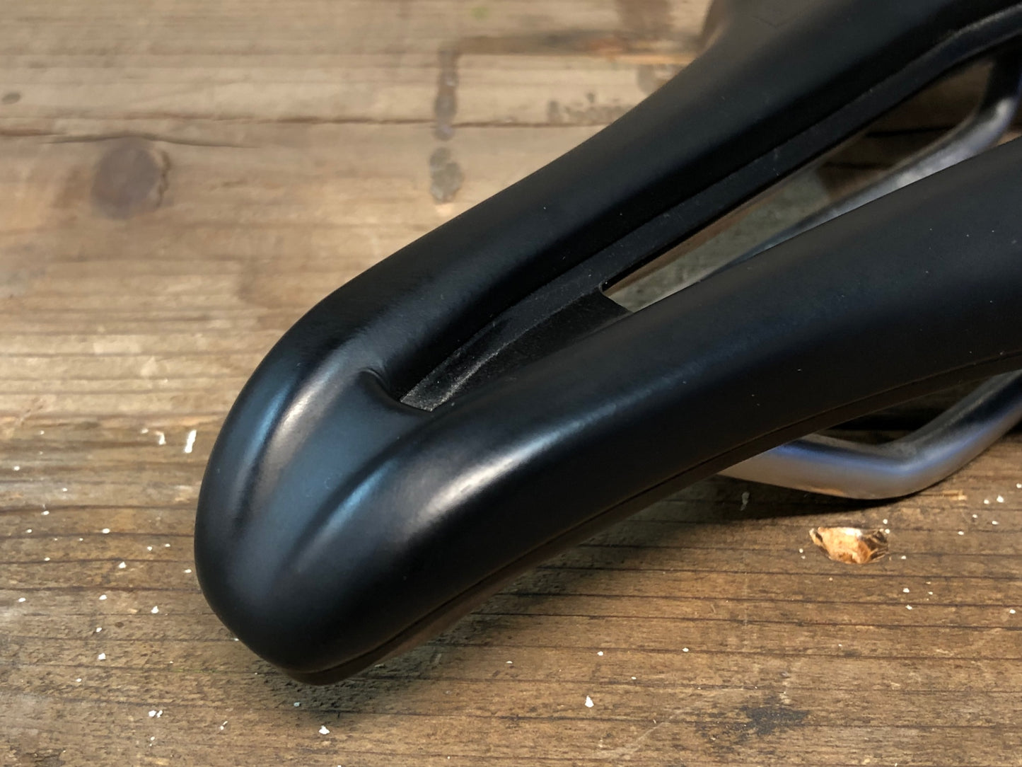 IN637 スペシャライズド SPECIALIZED POWER EXPERT サドル 黒 HOLLOW Ti レール 155mm ※座面裏にヒビあり