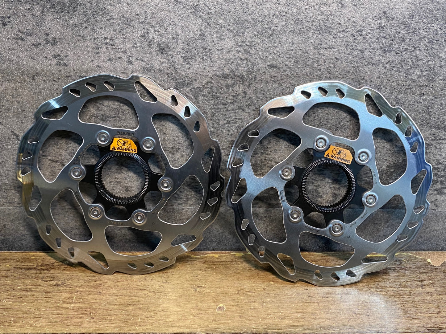 IZ037 シマノ SHIMANO SM-RT70-S ディスクブレーキローター 2枚セット