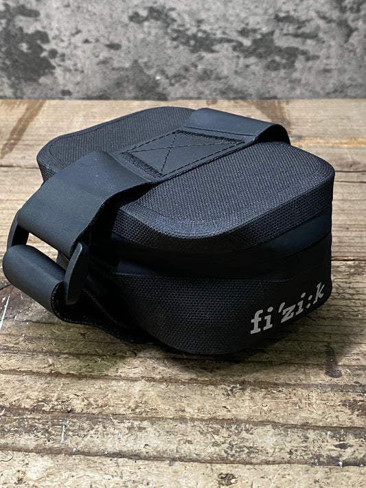 JA302 フィジーク fizik サドルバッグ 黒