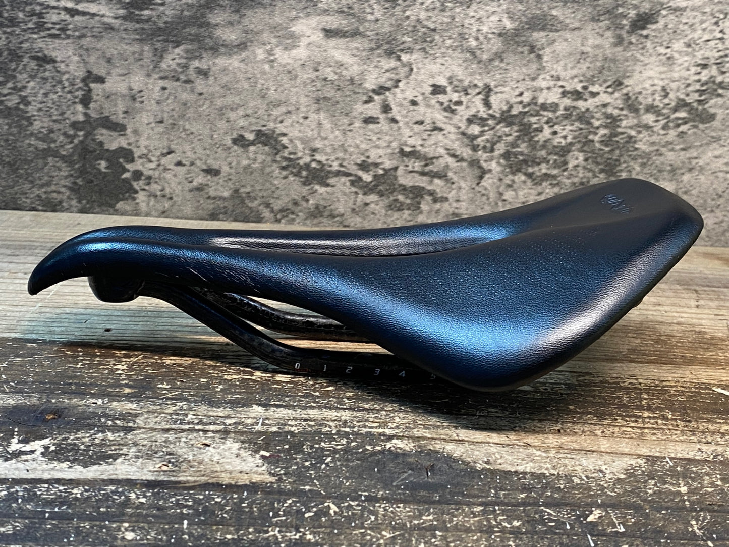 IY274 TNi ライトフライ LiteFly サドル 黒 カーボンレール