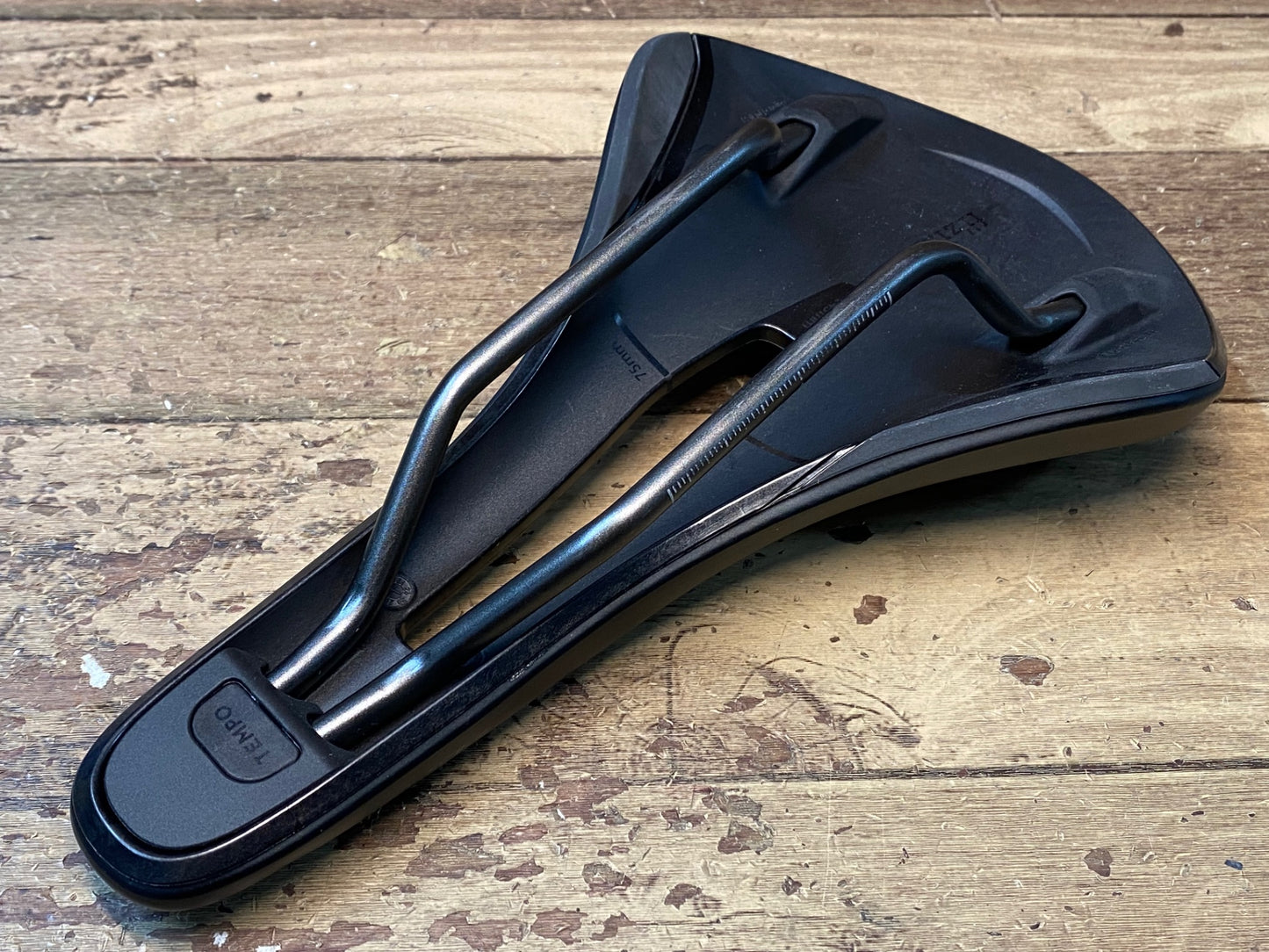 IM938 フィジーク Fizik TEMPO ALIANTE R3 サドル KIUMレール 145mm