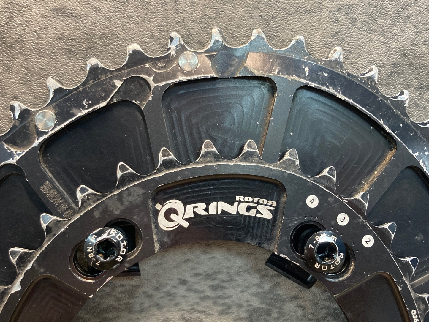 IQ326 ローター ROTOR QRINGS AERO チェーンリング 52/36T 4ARM PCD110