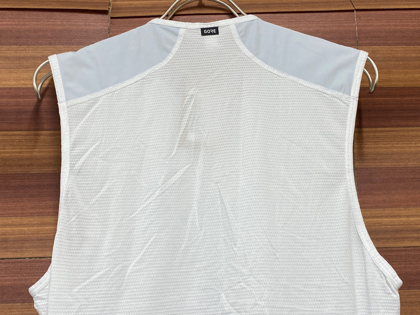 IV090 ゴア GORE ミドルレイヤー 白 EU M 防風 GORE WINDSTOPPER