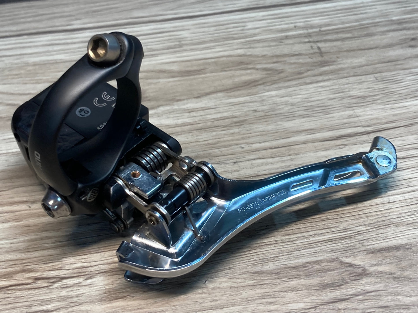 IX115 シマノ SHIMANO アルテグラ ULTEGRA FD-6870 フロントディレイラー 2S Di2 直付け バンド付き Φ34.9  ※動作確認済