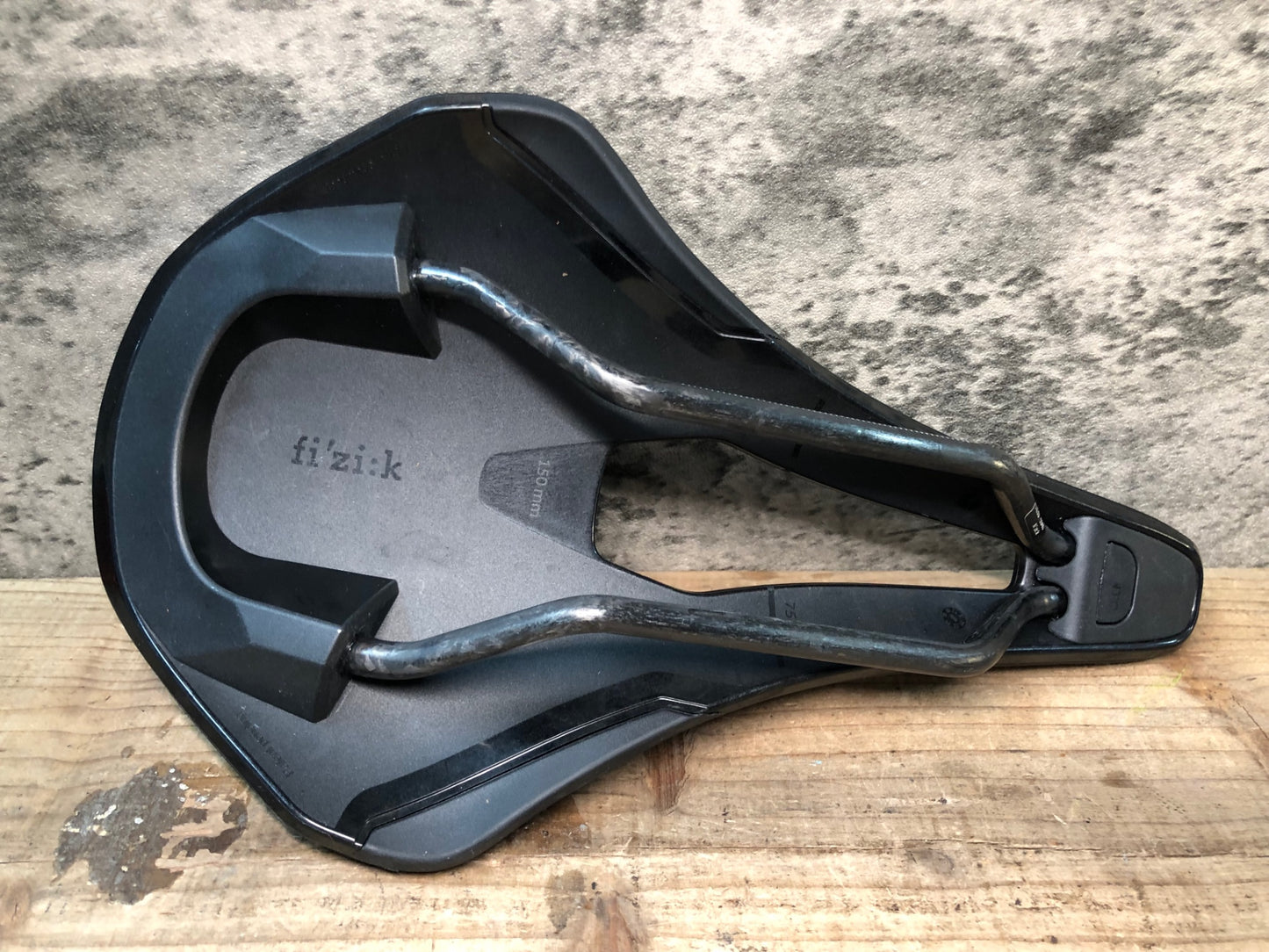 JC173 フィジーク fizik ヴェント VENTO ARGO R1 サドル 黒 カーボンレール 150mm