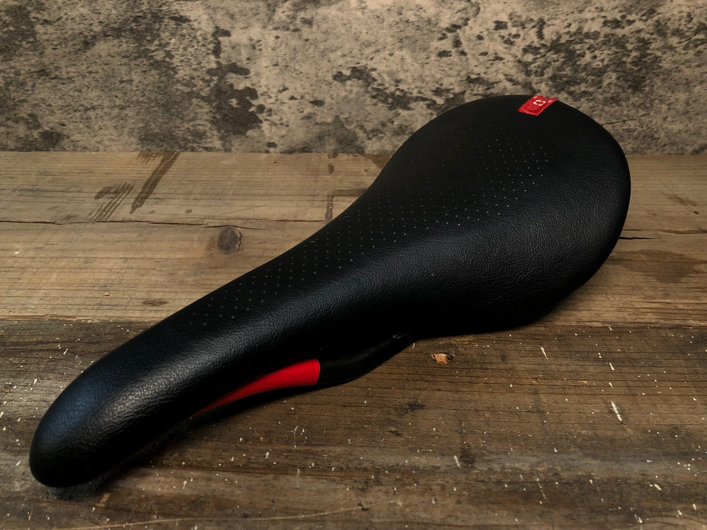 IN118 ボントレガー BONTRAGER セラーノ プロ SERANO RXL サドル カーボンレール 黒赤