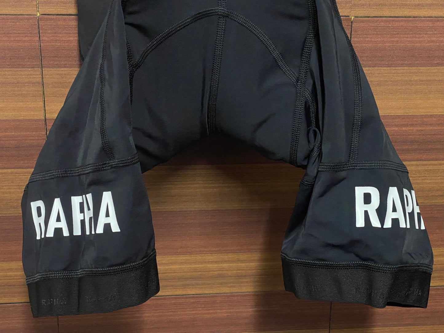 IT774 ラファ RAPHA PRO TEAM TRANING BIB SHORTS S 黒/白