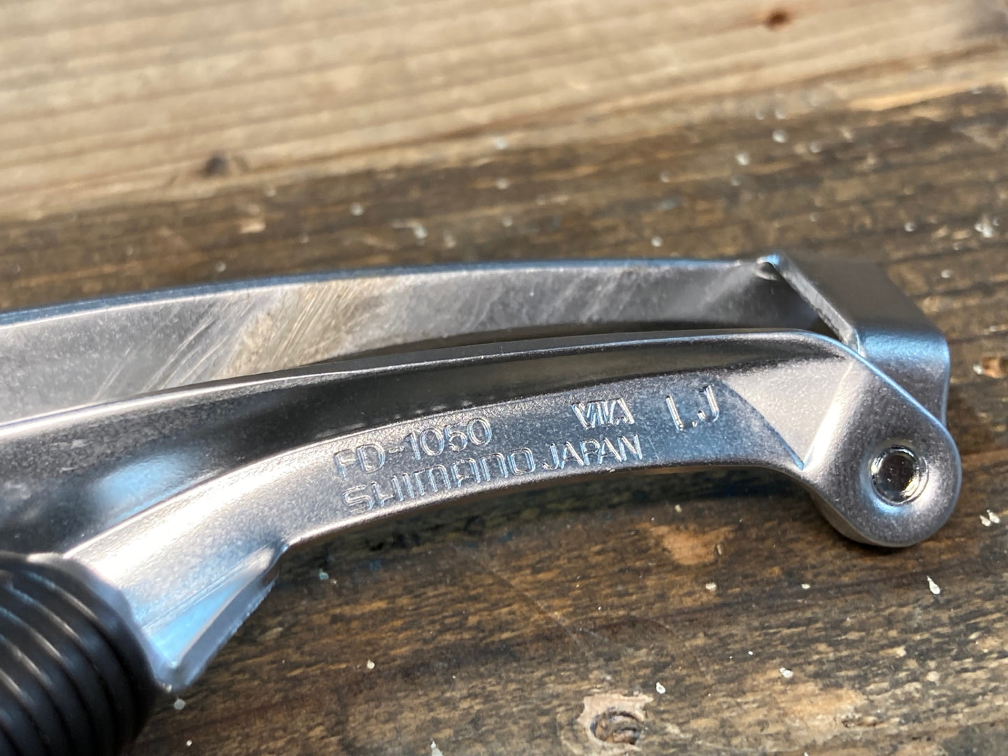 IN915 シマノ SHIMANO 105 FD-1050 フロントディレイラー バンド式 Φ31.8