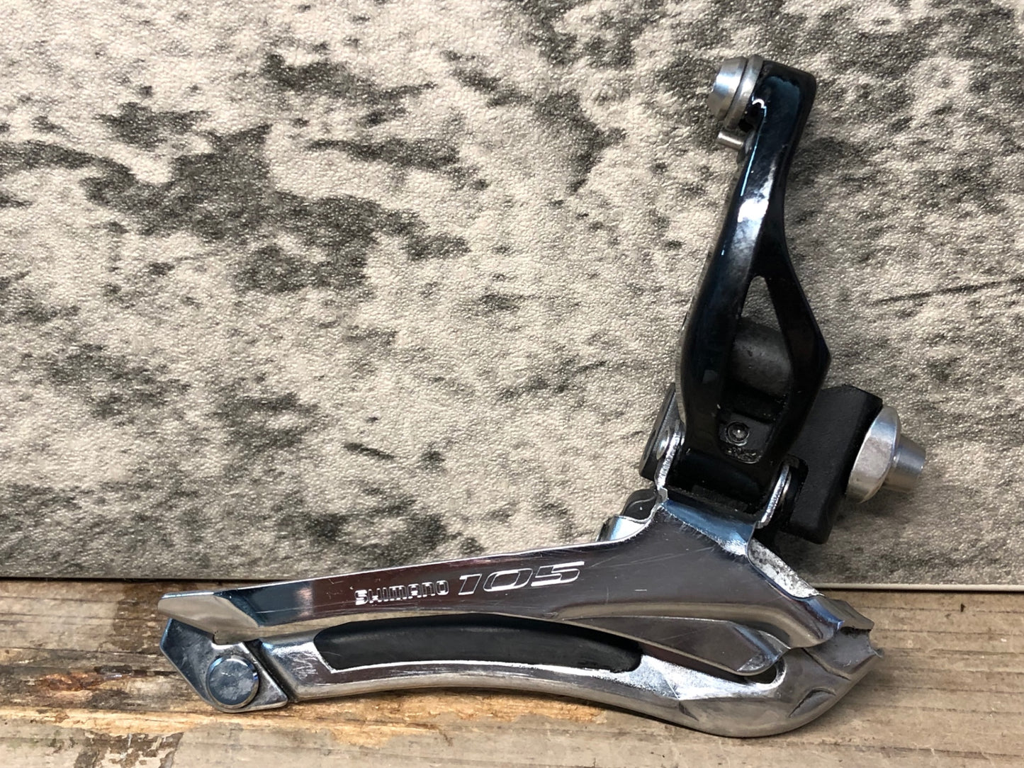 IT629 シマノ SHIMANO 105 FD-5800 フロントディレイラー 2S 直付け 黒