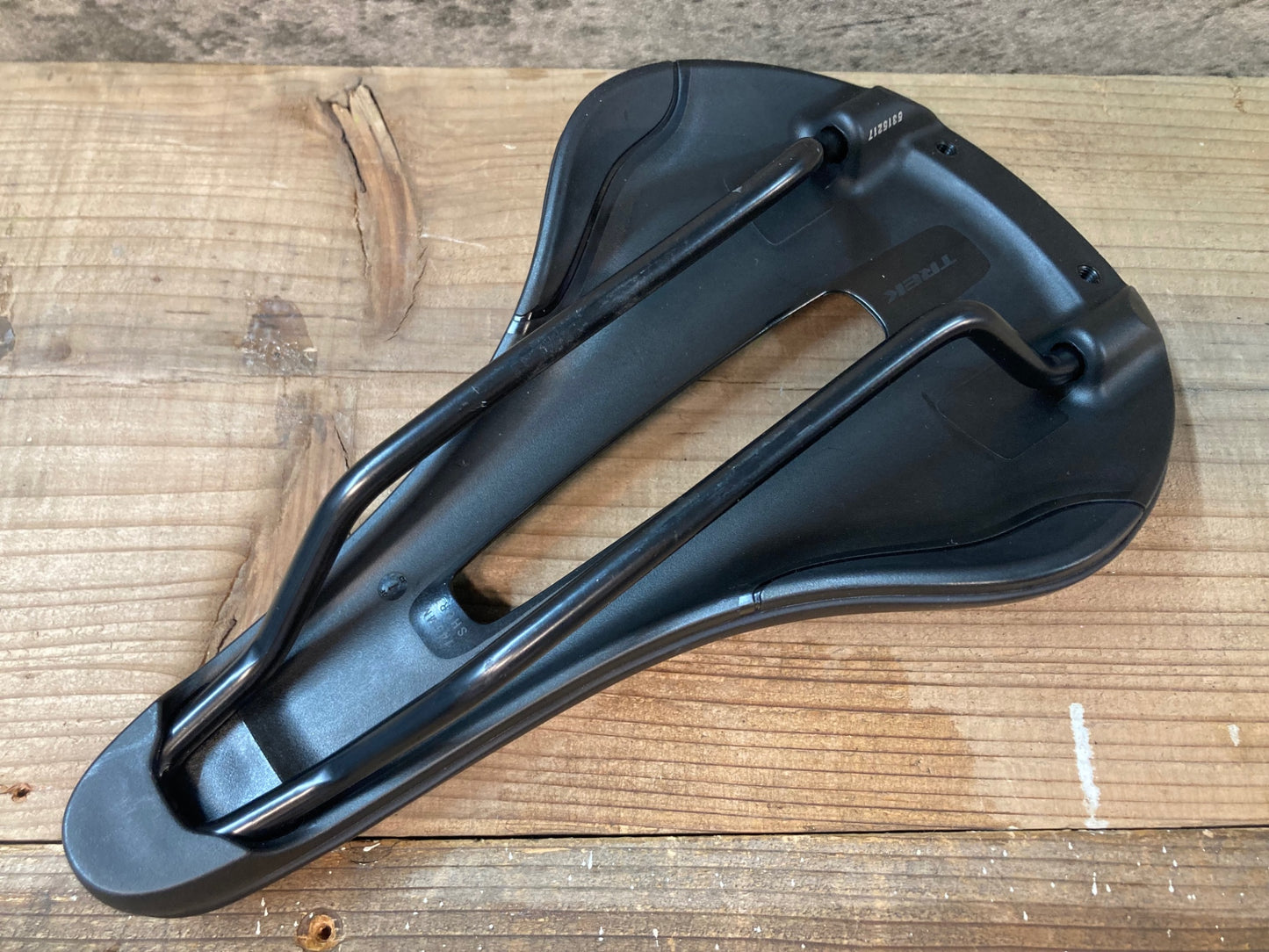 IO372 トレック TREK バースコンプ VERSE COMP サドル 黒 145mm