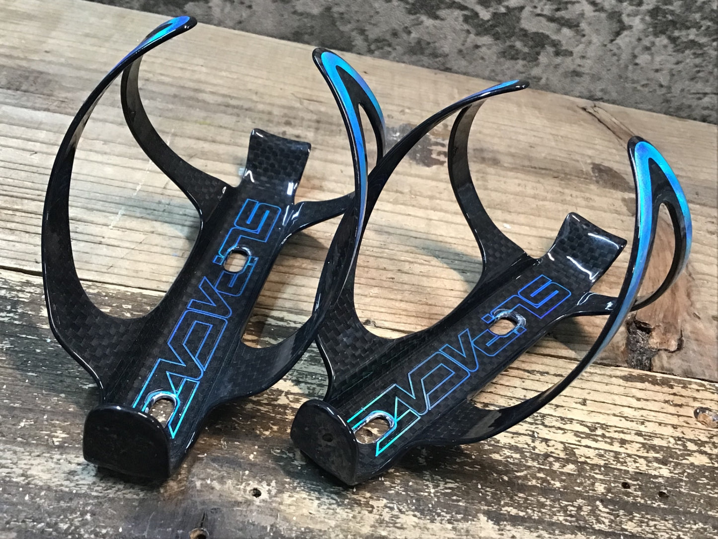 IU757 スパカズ SUPACAZ FLY CAGE CARBON ボトルケージ 2個セット