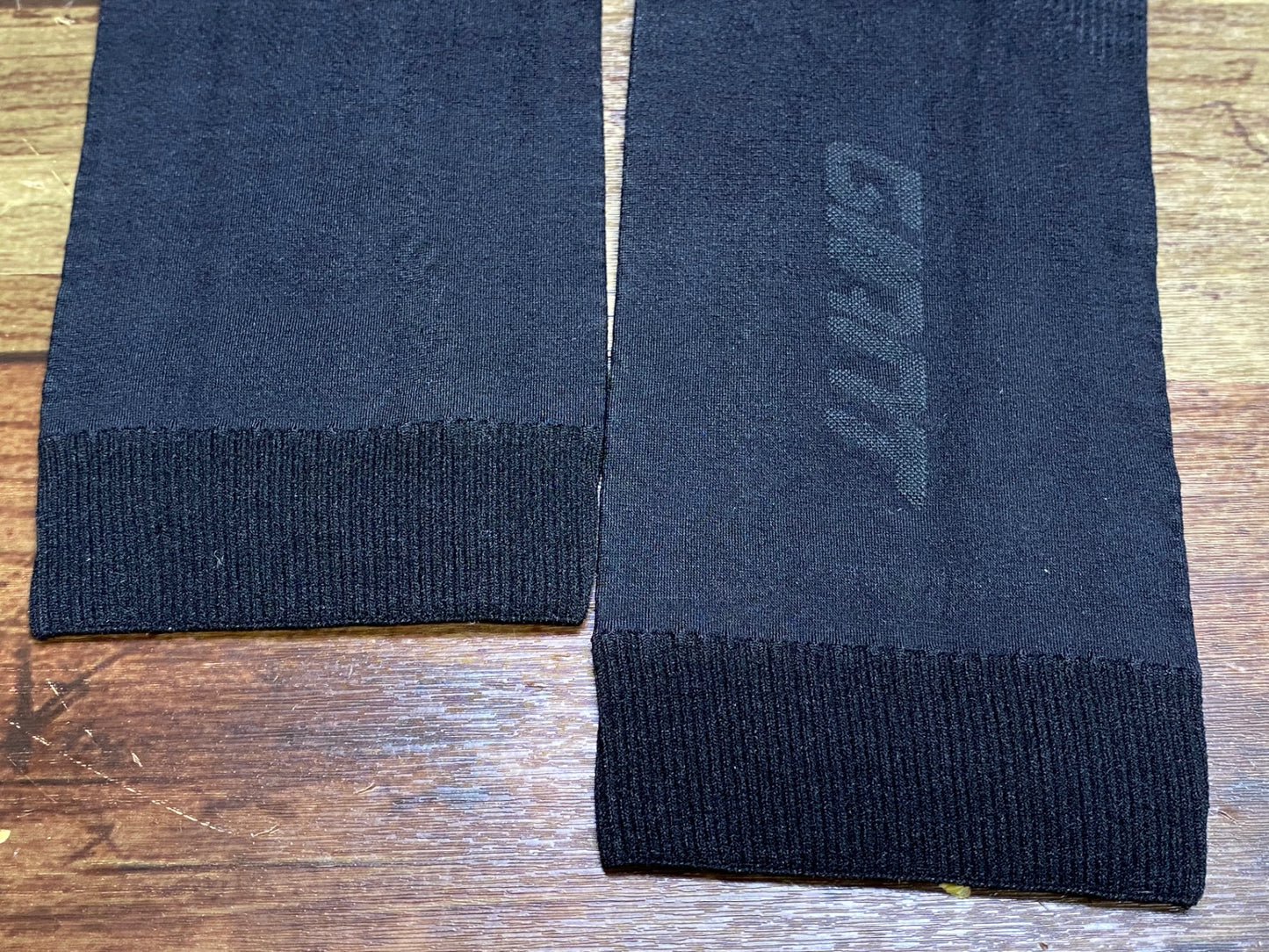 IV879 ジャイアント GIANT SEAMLESS ARM COOLER アームカバー 黒 L/XL