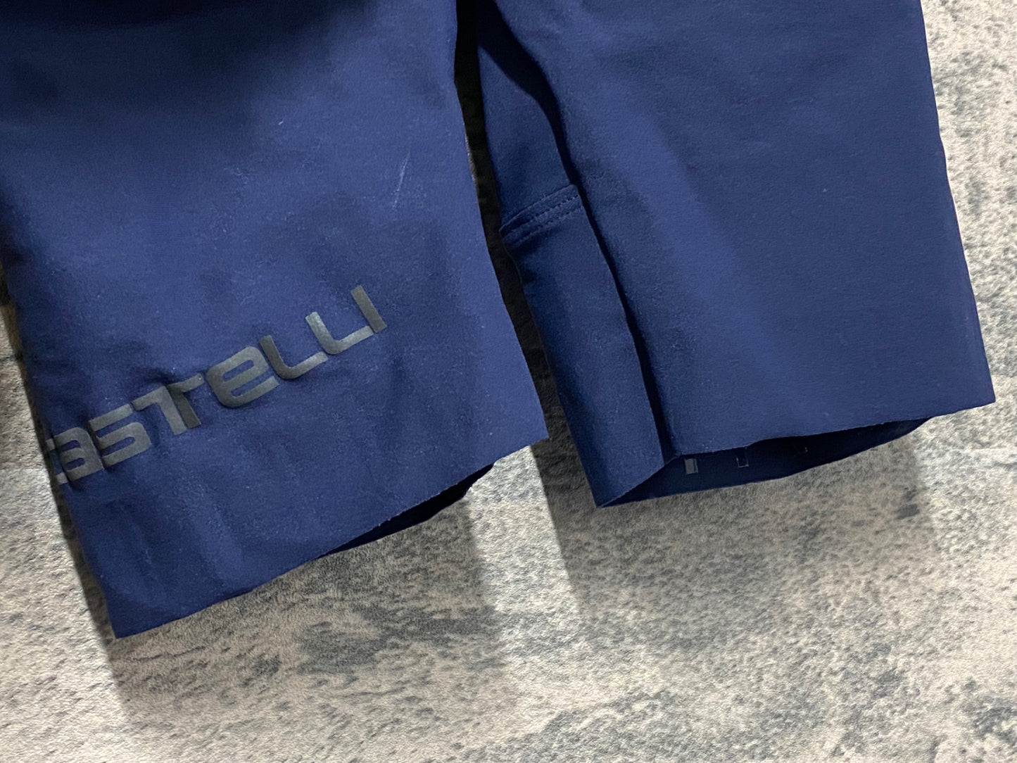 IY710 カステリ CASTELLI ビブショーツ 紺 XS